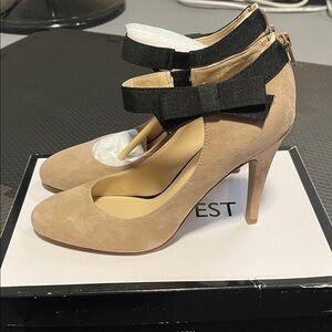 NWT Nine West Classic Tan and Black Pointed-Toe Heels SIZE 7.5M